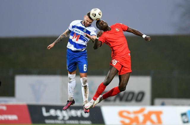 世界杯官方入口-上港中卫新援浮出水面 曝谈判入尾声关键在转会费